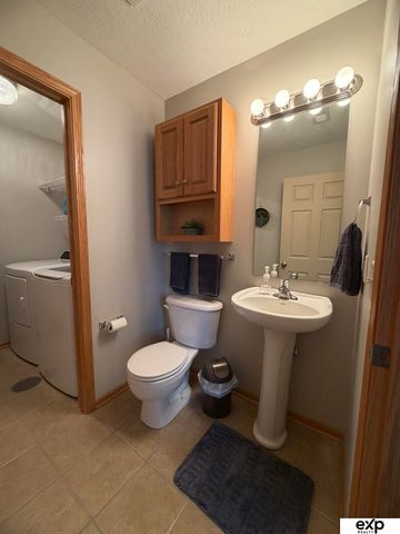 230 S 77th Place, Lincoln, NE 68510