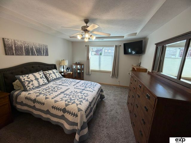 230 S 77th Place, Lincoln, NE 68510