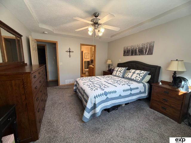 230 S 77th Place, Lincoln, NE 68510