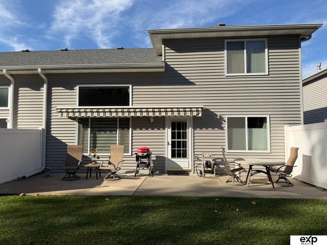 230 S 77th Place, Lincoln, NE 68510