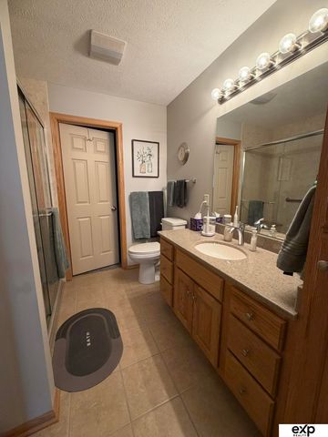 230 S 77th Place, Lincoln, NE 68510