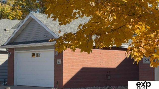 230 S 77th Place, Lincoln, NE 68510