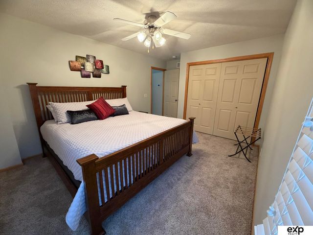 230 S 77th Place, Lincoln, NE 68510