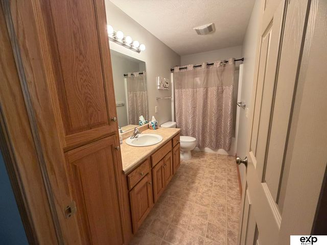 230 S 77th Place, Lincoln, NE 68510