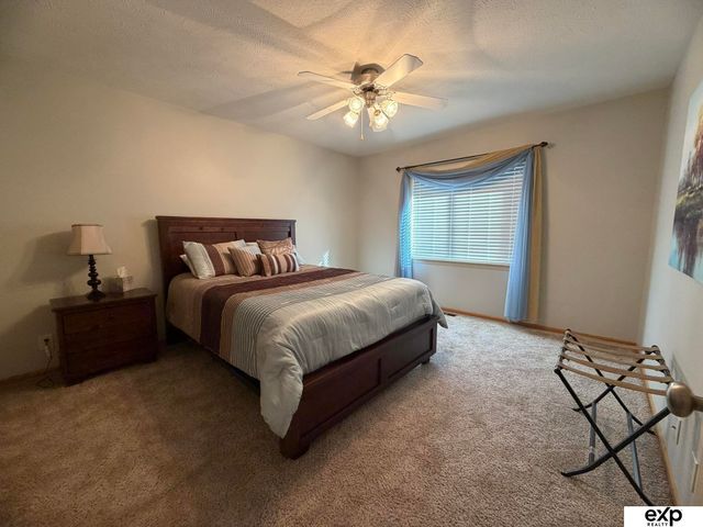 230 S 77th Place, Lincoln, NE 68510