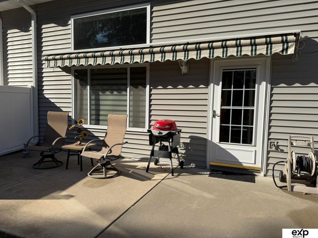 230 S 77th Place, Lincoln, NE 68510