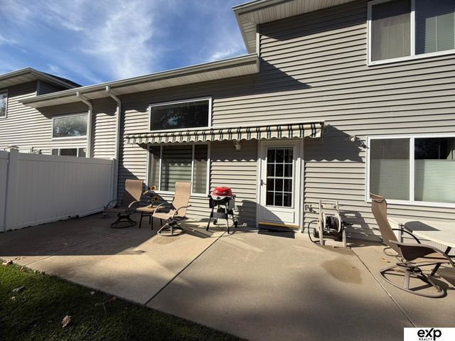 230 S 77th Place, Lincoln, NE 68510