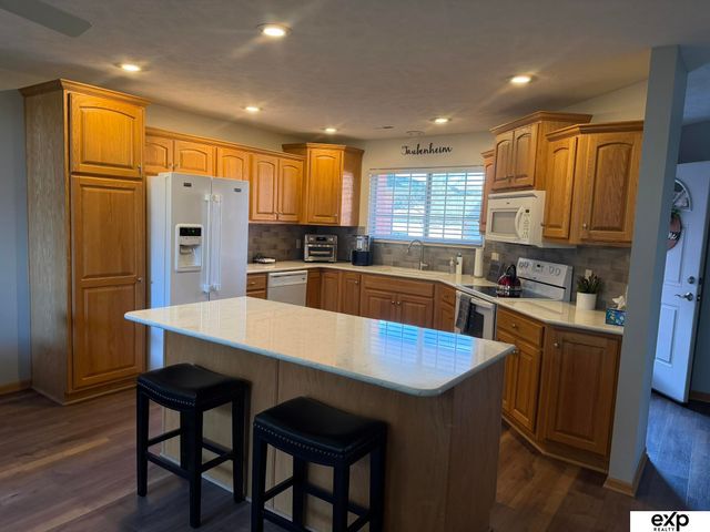 230 S 77th Place, Lincoln, NE 68510