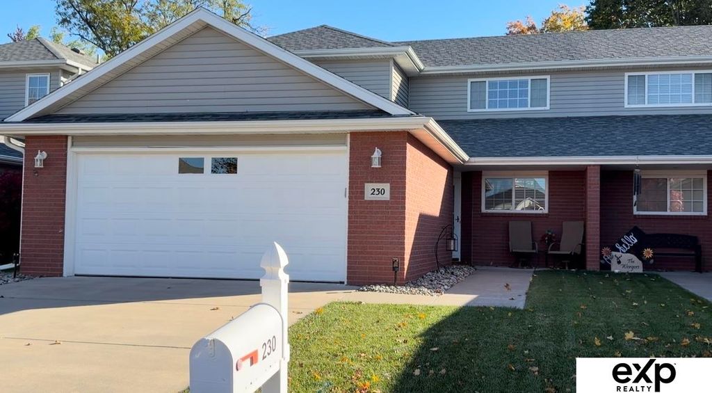 230 S 77th Place, Lincoln, NE 68510