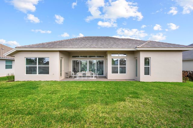 5745 Bent Pine Square, Vero Beach, FL 32967