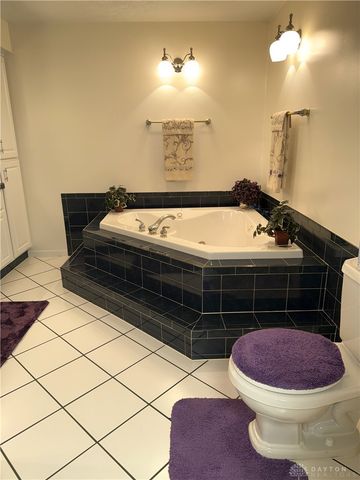 201 Sagebrush Drive, Clayton, OH 45315