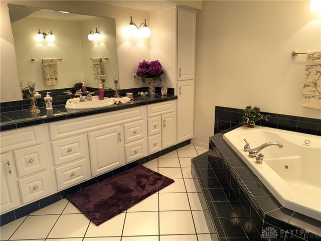 201 Sagebrush Drive, Clayton, OH 45315