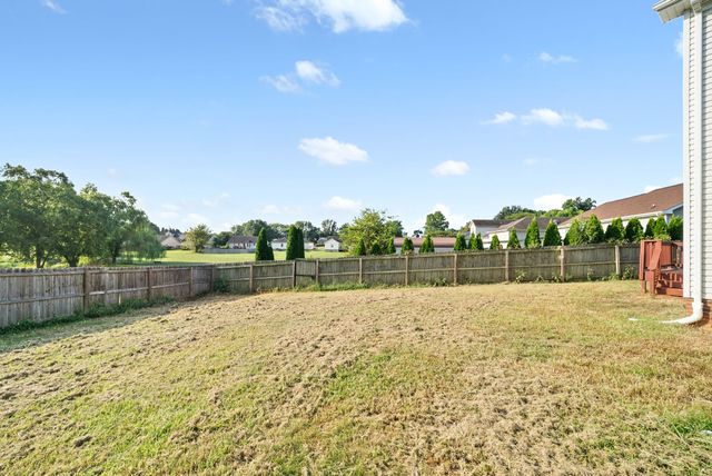3282 N Senseney Cir, Clarksville, TN 37042