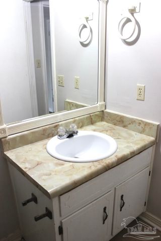 7705 Kipling St D, Pensacola, FL 32514