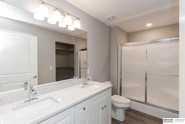 4916 S 199th Avenue, Omaha, NE 68135