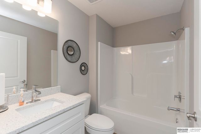 4916 S 199th Avenue, Omaha, NE 68135