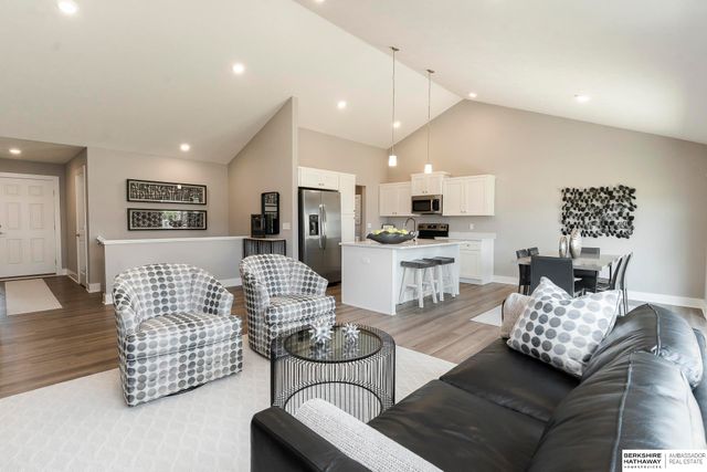4916 S 199th Avenue, Omaha, NE 68135