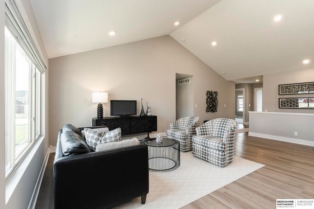 4916 S 199th Avenue, Omaha, NE 68135
