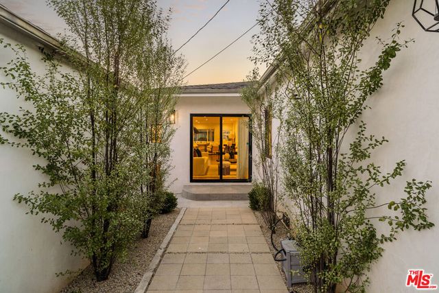 8356 Naylor Avenue, Los Angeles, CA 90045