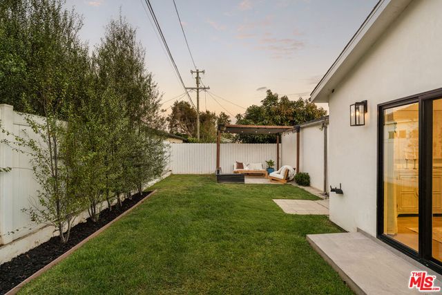8356 Naylor Avenue, Los Angeles, CA 90045