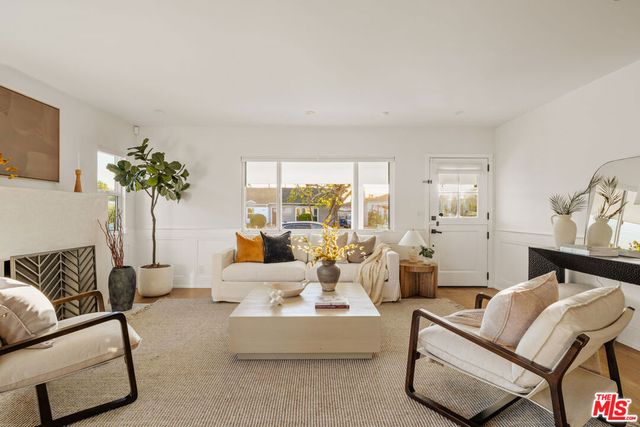 8356 Naylor Avenue, Los Angeles, CA 90045