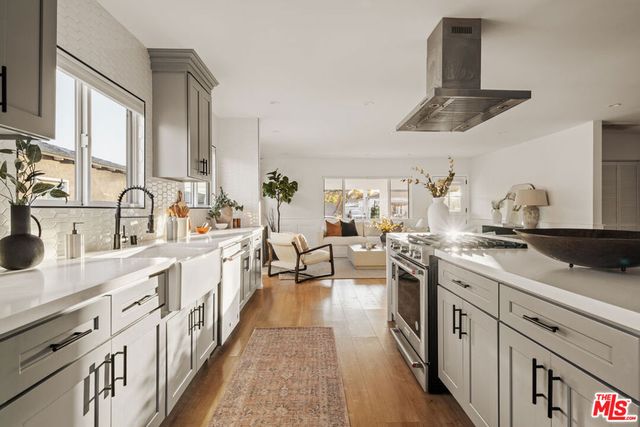 8356 Naylor Avenue, Los Angeles, CA 90045