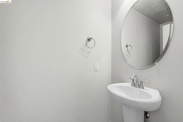 104 Serra Way, San Pablo, CA 94806