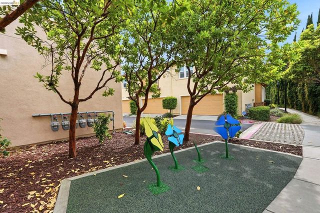 104 Serra Way, San Pablo, CA 94806