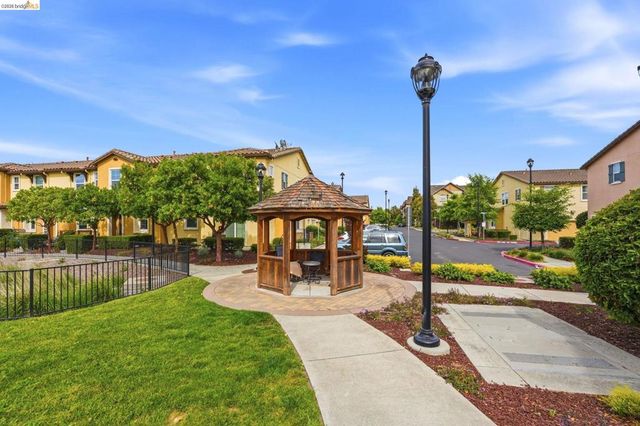 104 Serra Way, San Pablo, CA 94806