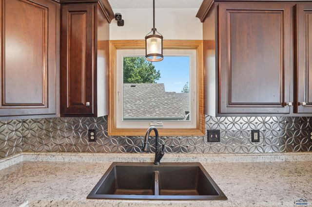 110 WINDSLOW DR, Rapid City, SD 57701