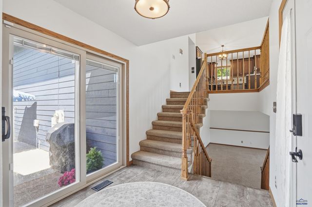 110 WINDSLOW DR, Rapid City, SD 57701