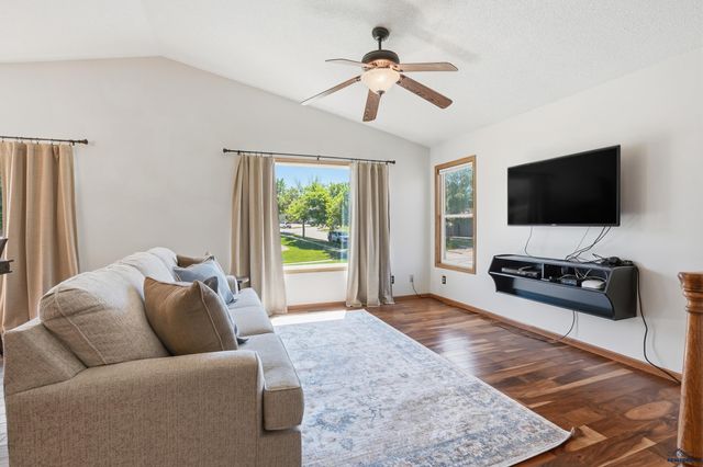 110 WINDSLOW DR, Rapid City, SD 57701