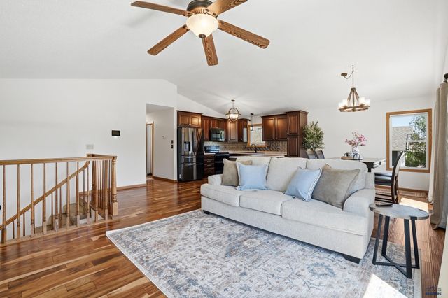 110 WINDSLOW DR, Rapid City, SD 57701