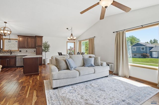 110 WINDSLOW DR, Rapid City, SD 57701