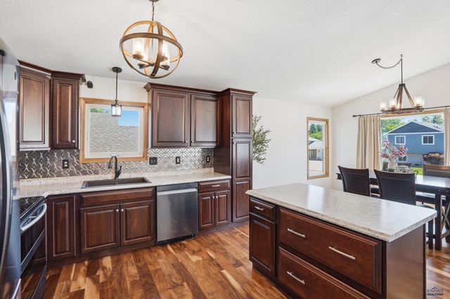 110 WINDSLOW DR, Rapid City, SD 57701