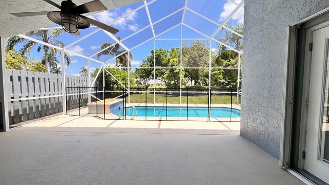 1627 Oak Berry Circle, Wellington, FL 33414