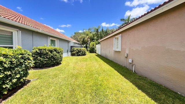 1627 Oak Berry Circle, Wellington, FL 33414
