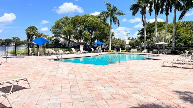 1627 Oak Berry Circle, Wellington, FL 33414
