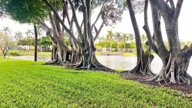 1627 Oak Berry Circle, Wellington, FL 33414
