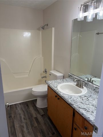 140 LAUREL HILL Drive, Prattville, AL 36066