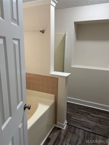 140 LAUREL HILL Drive, Prattville, AL 36066