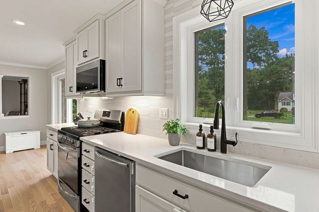 12 Gove Rd, Billerica, MA 01821