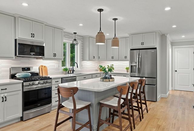12 Gove Rd, Billerica, MA 01821