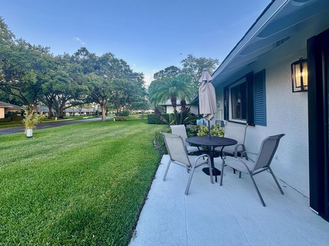 402 Club Drive, Palm Beach Gardens, FL 33418