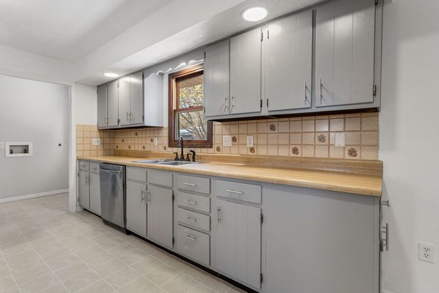 1201 Robin Road, Mahomet, IL 61853