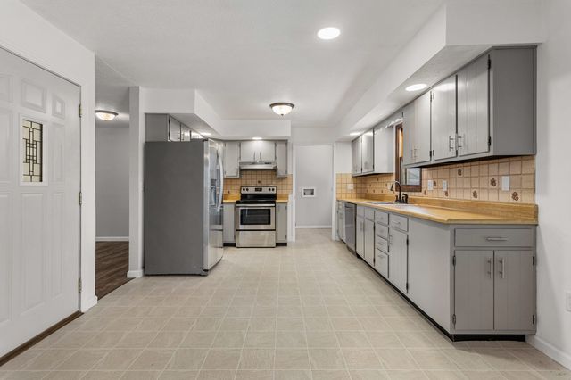 1201 Robin Road, Mahomet, IL 61853