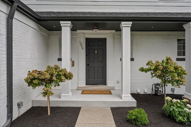 1288 Sunview Lane, Winnetka, IL 60093