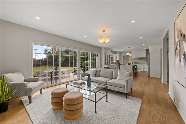 1288 Sunview Lane, Winnetka, IL 60093