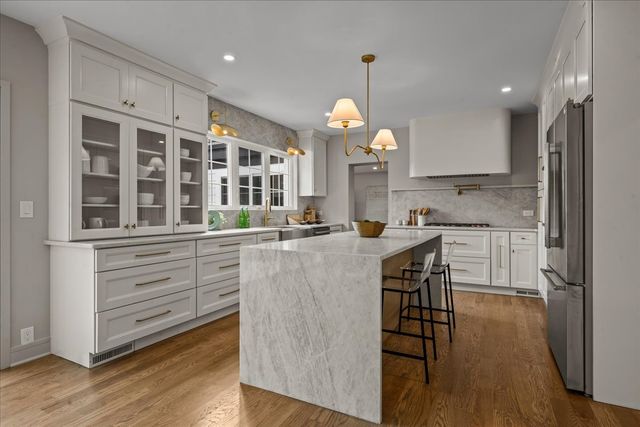 1288 Sunview Lane, Winnetka, IL 60093