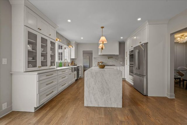 1288 Sunview Lane, Winnetka, IL 60093
